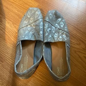 Toms feathered slip one size 9